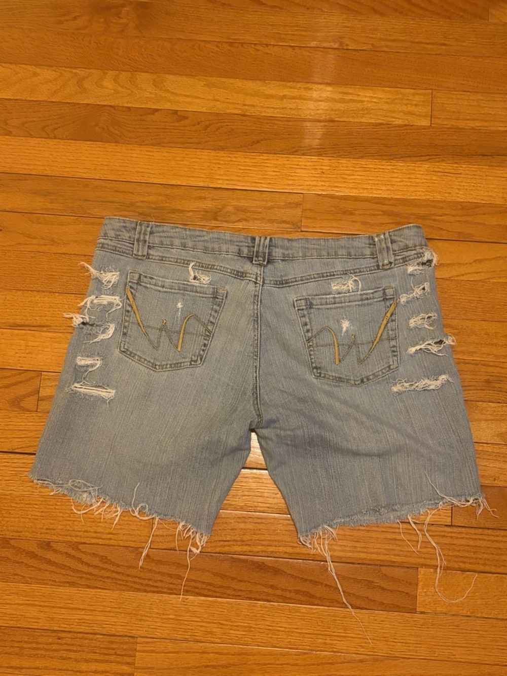 DISTRESSED SHORTS - Picture 3 of 3